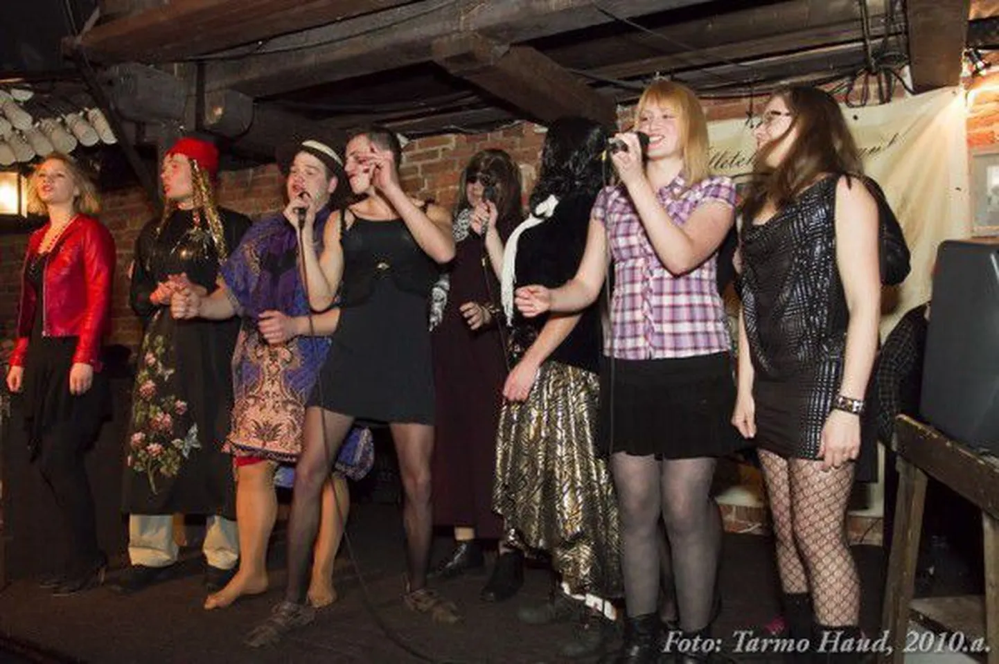 Karaoke "Rockis ainult naised" finaal 13.12.2010 Püssirohukeldris.