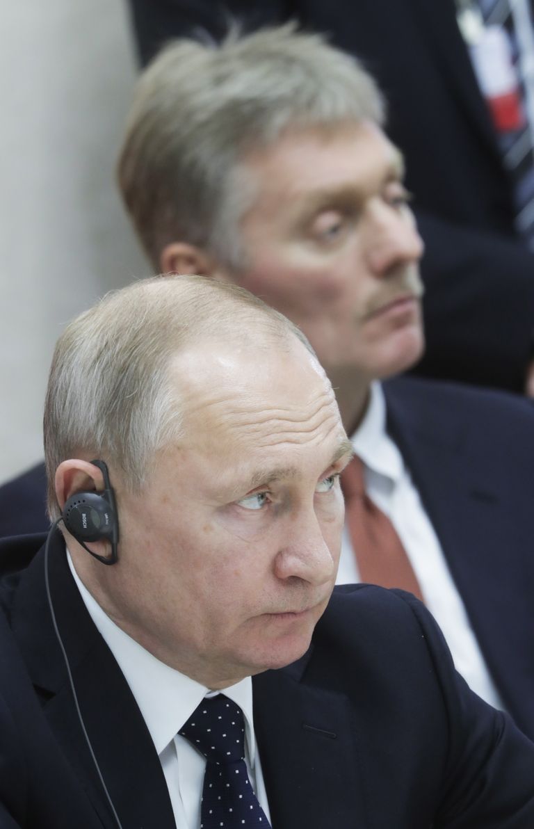 Dmitri Peskov oma ülemuse taustal.