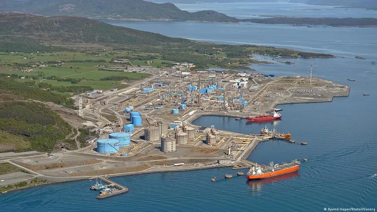 Газоперерабатывающий завод компании Gassco в городе Карсто. Отсюда в ФРГ уходит газопровод Europipe II