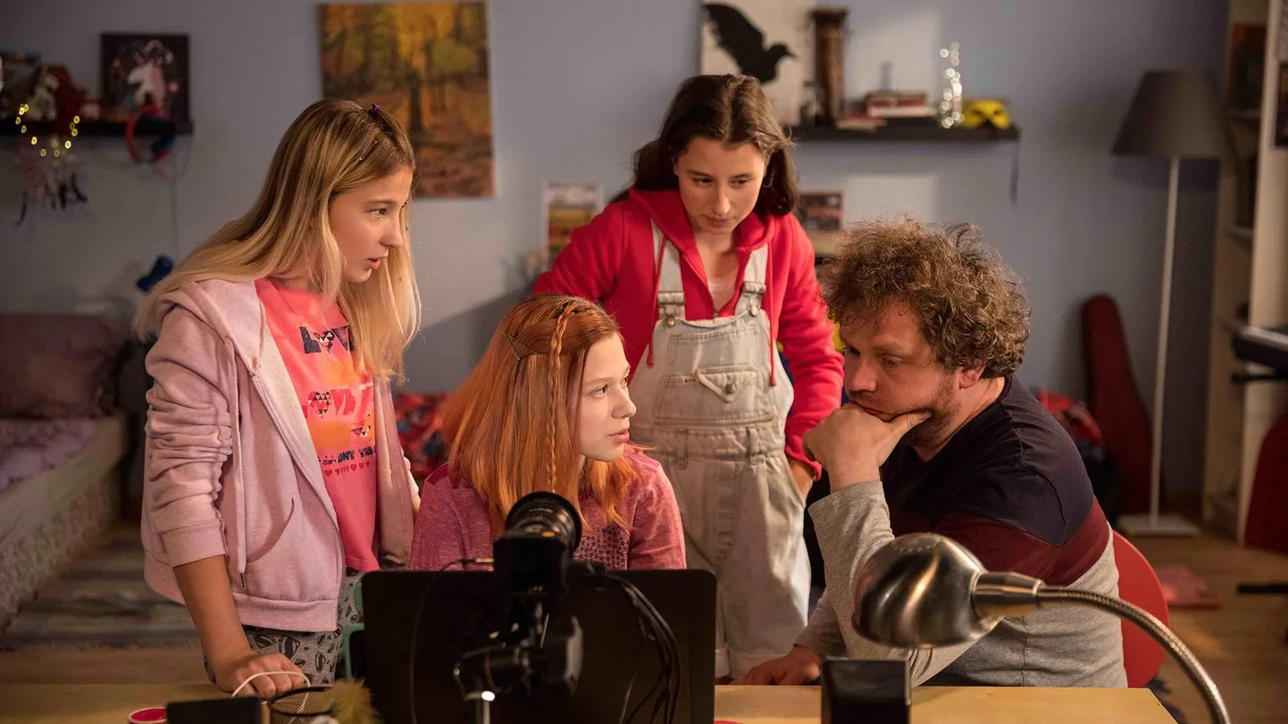 Tšehhi dokumentaalfilmi «Võrku püütud». Need naised pole tegelikult 12-aastased tüdrukud. FOTO: Milan Jaroš
