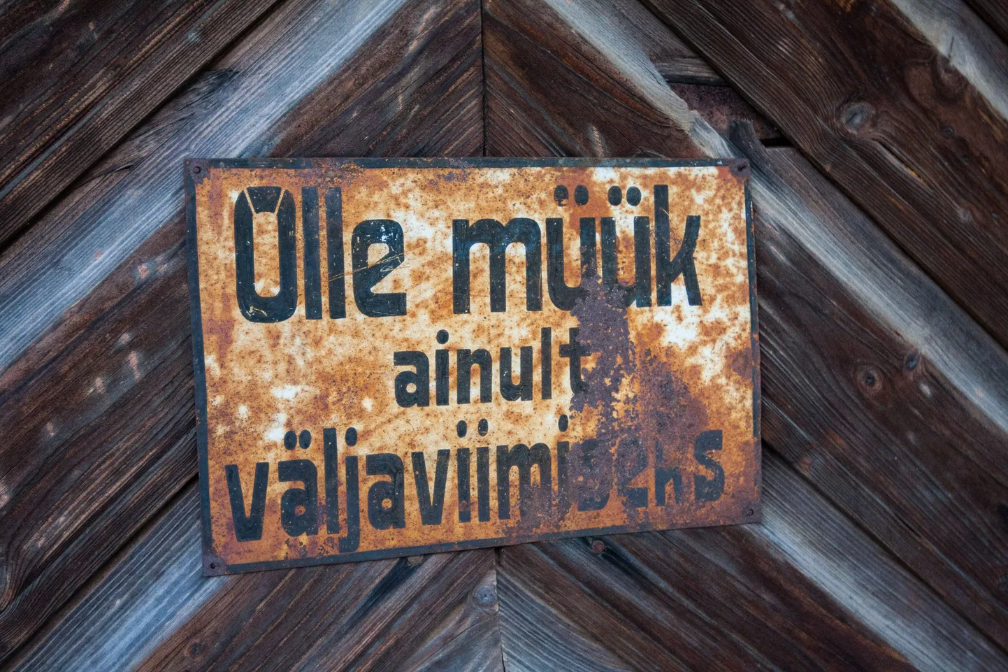 Suuromanikud ähvardavad Eestist lahkuda.