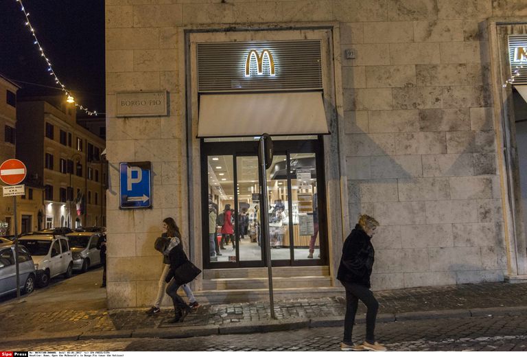 Vatikani vahetus läheduses avati McDonalds