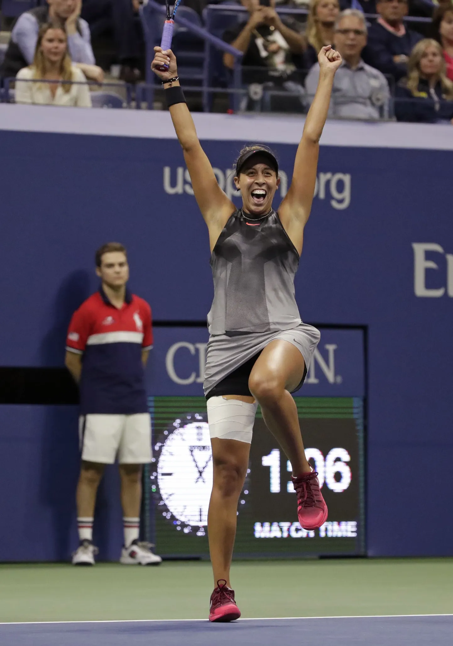 Madison Keys tähistab finaalipileti teenimist.