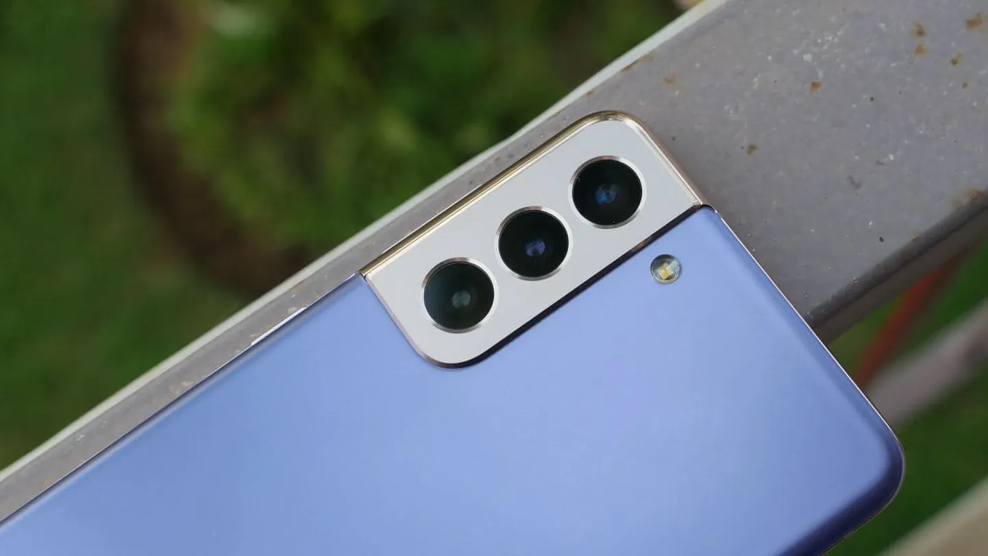 Samsung Galaxy S21 on üks soovitustest, mida ekspert pakub kasutatud telefonina lapsele osta. See on kasutatuna kindlasti odavam, kuid kunagise tippmudelina väga heade tehniliste näitajatega. Veel tasub vaadata ka iPhone 11 ja iPhone SE mudeleid, mis on küll mõni põlvkond vanad, aga endiselt head ja üsna odavad.