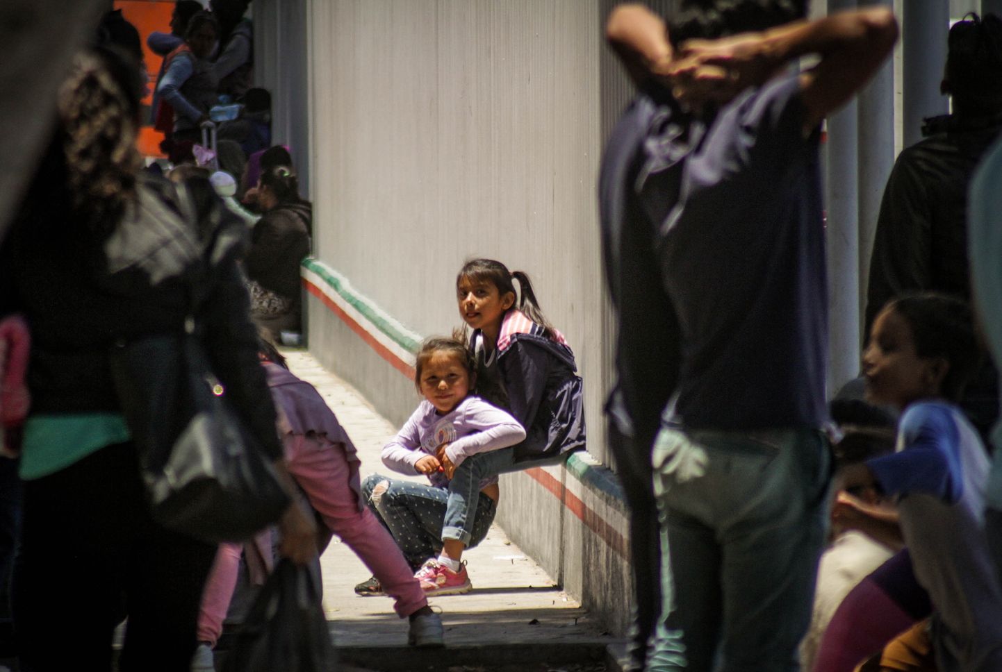 USA-Mehhiko piiril ootavad sajad lapsed vanematega kokkusaamist.