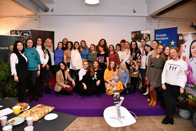 Участницы женской программы Powering Woman для украинских женщин-предпринимателей.