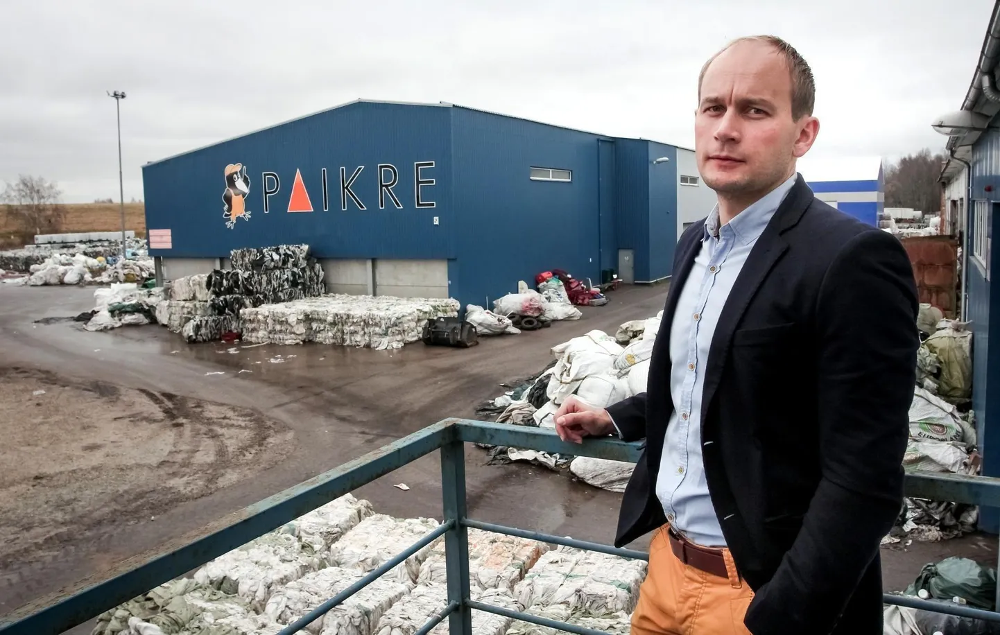 Süüdistuse järgi tegutses OÜ Paikre toonane juhataja Kristo Rossman ebaausalt 2019. aastani, mil ta vahistati. 2020. aasta aprillist töötab Rossman Väätsa prügilas.