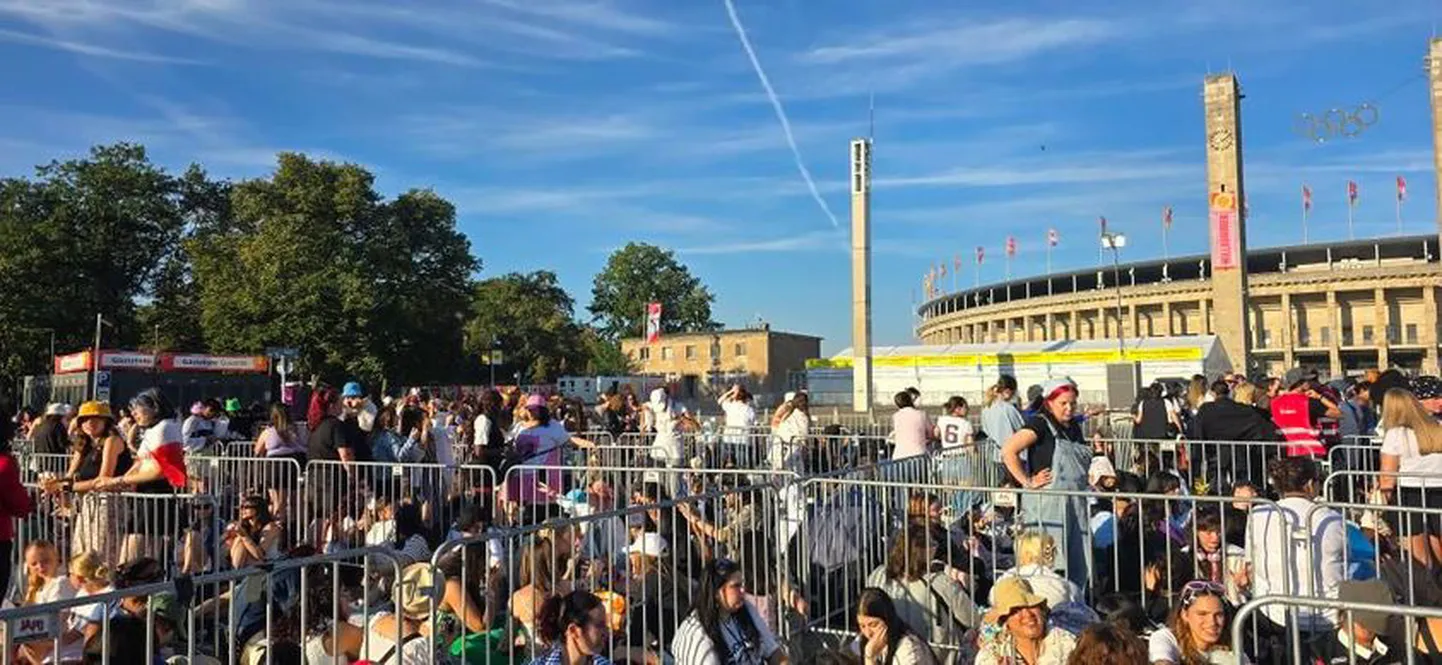 Järjekord Lollapalooza Berliini väravate ees kolm tundi enne nende avamist.