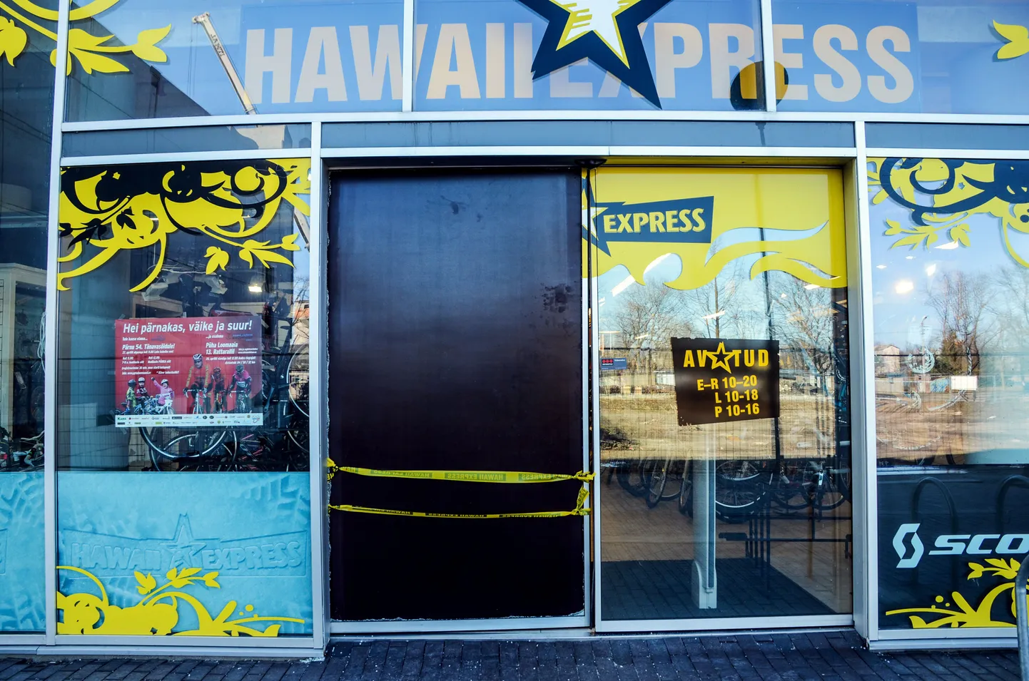 Eile öösel Pärnus Hawaii Expressi poodi tunginud vargad viisid kauplusest kaasa ligi 3400 eurot maksnud ratta.