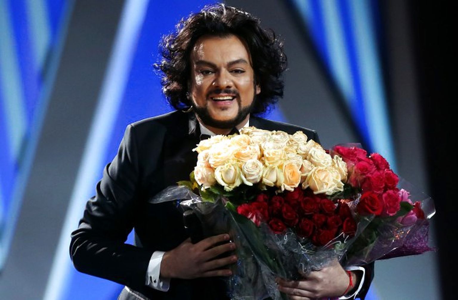 MOSCOW, RUSSIA. MARCH 8, 2015. Singer Filipp Kirkorov with flowers at a fashion show by designer Valentin Yudashkin at the State Kremlin Palace. Sergei Fadeichev/TASS