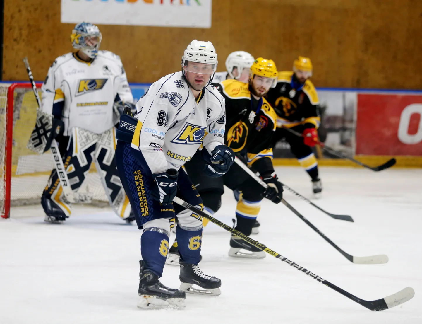 Tartu Välk 494 (kollases) alistas  HK Kurbadsi  4:2 (1:1, 2:0, 1:1).