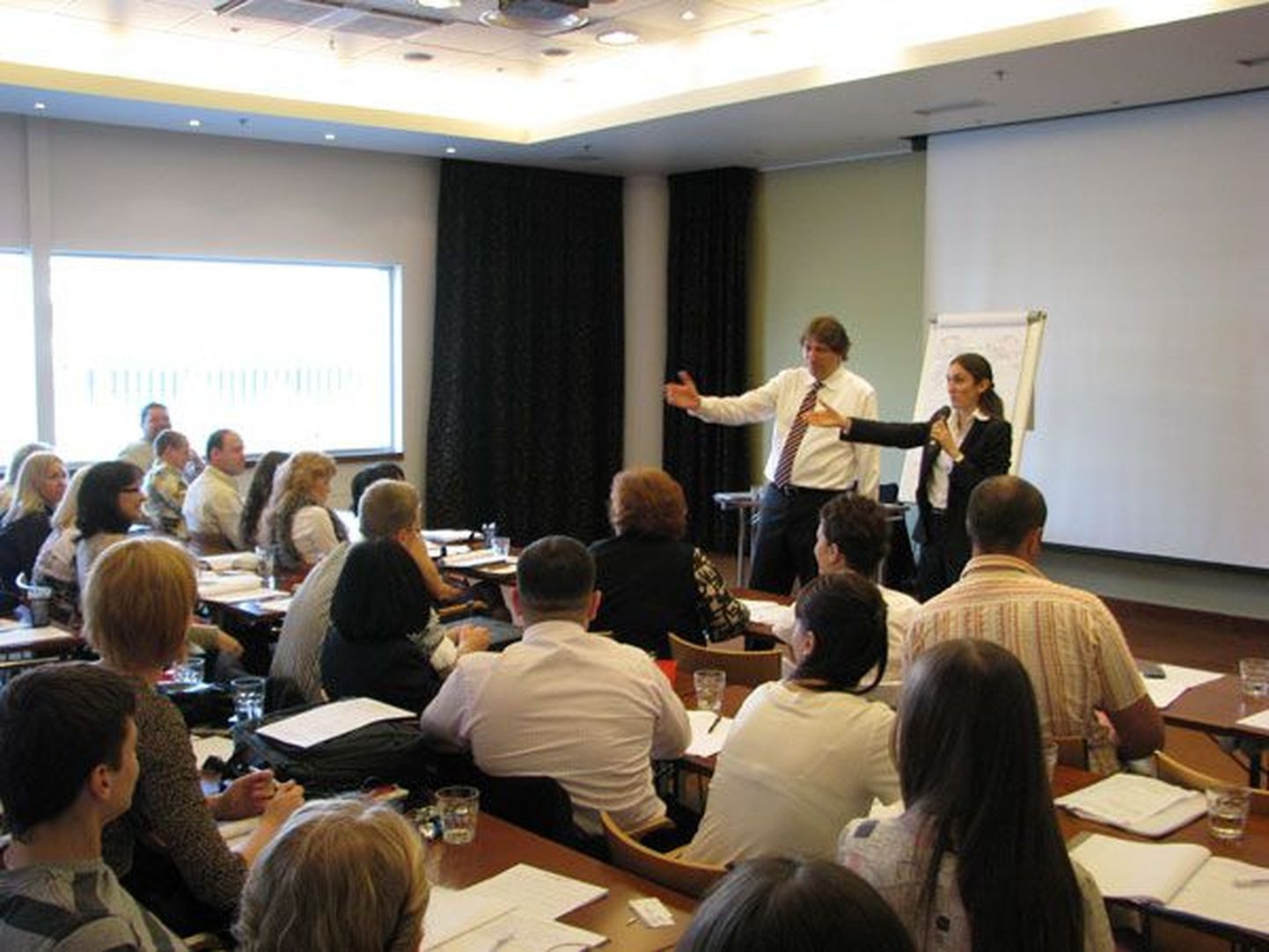 Бизнес-семинары «Системы эффективных продаж» и «Безупречное обслуживание клиентов», которые провел в Таллинне бизнес-тренер Майкл Бенг, собрали много заинтересованных слушателей.