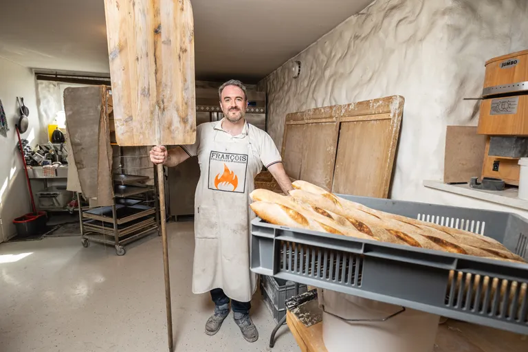 François Arnould valmis baguette'idega.