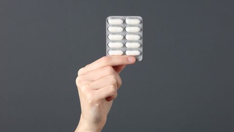 Aptauja atklāj satraucošu tendenci: iedzīvotāji būtu gatavi iegādāties medikamentus ārpus aptiekām