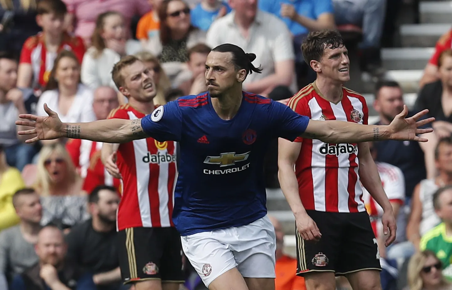 Zlatan Ibrahimovic kostitas Sunderlandi väravaga.