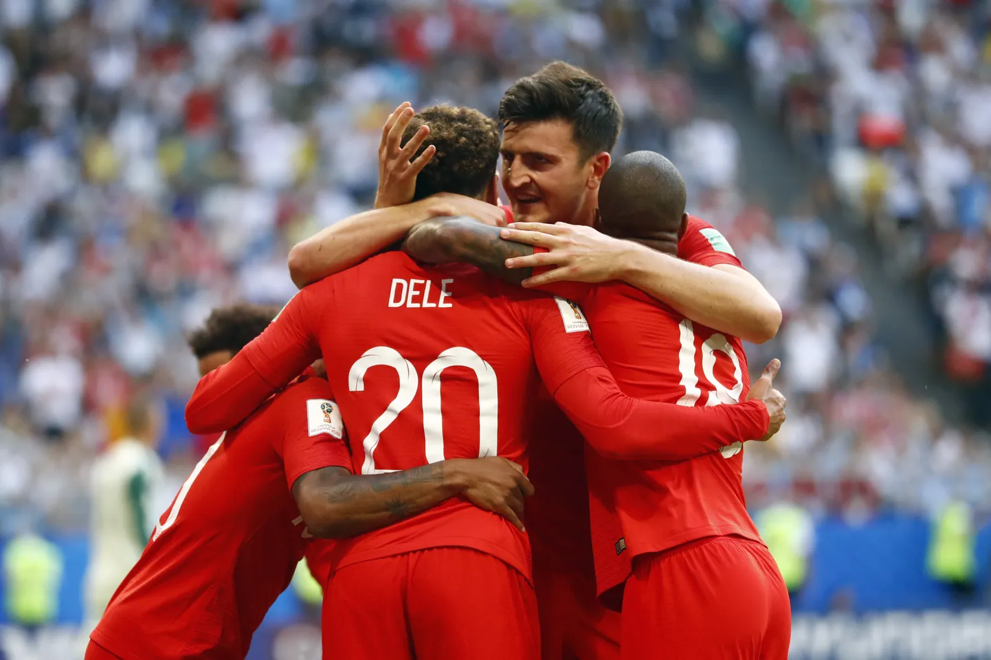 Inglased rõõmustamas, teiste hulgas ka väravalööjad Harry Maguire (näoga) ja Dele Alli (nr 20).