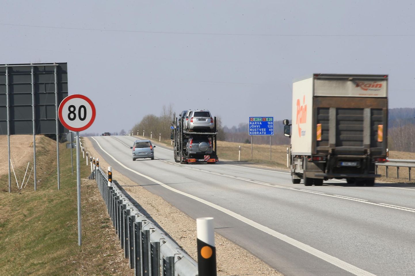 Jõhvi-Tartu maanteel Aovere risti lähedal kehtib uus kiirusepiirang, kuid eile kõik autojuhid sellega ei arvestanud.