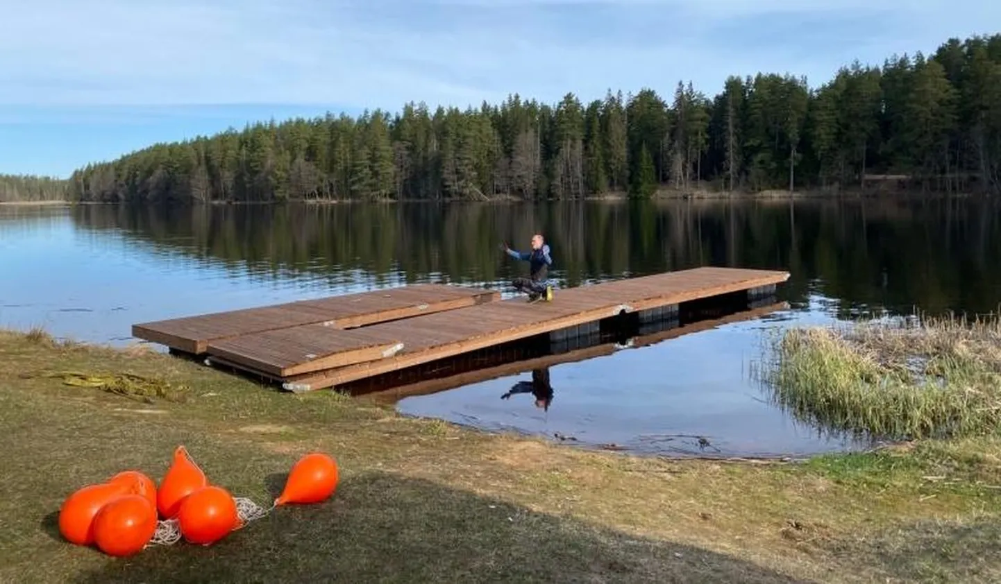 Pontoonsild Veskijärvel ehk Zagezersil