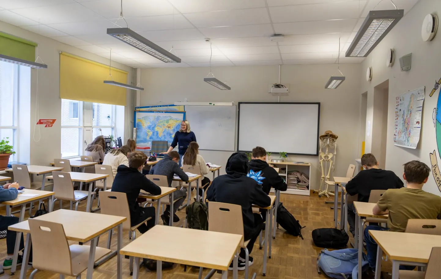 Kui Tamme kooli nooremad lapsed said eile kodus puhata, siis viienda kuni üheksanda klassi õpilased peavad streigipäevadel sammud koolimajja seadma.