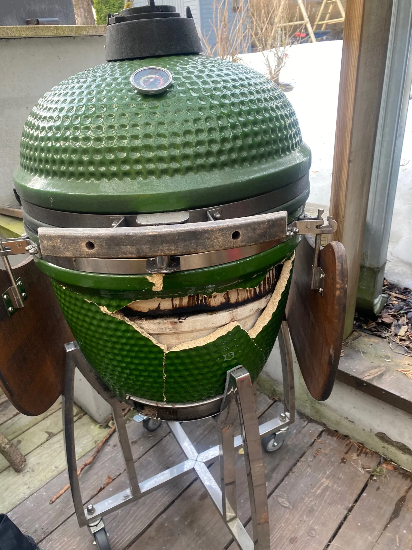 Purunenud grill.