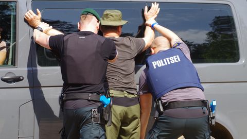 Спецоперация на улицах города: задержано восемь граждан Латвии, их подозревают в наркоторговле