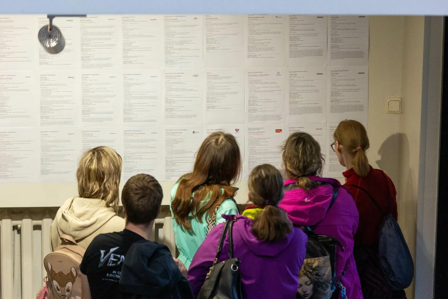 Töötuskindlustuse seaduse muudatuse valguses võib öelda, et inimesele, kes töötab, on muutused väikesed ja alates jaanuarist hakkab töötutele kehtima põhimõte «kes panustab, saab ka hüvitist». Loodetavasti muutuvad töötukassa korraldatud värbamispäevad veelgi populaarsemaks. foto: Dmitri Kotjuh