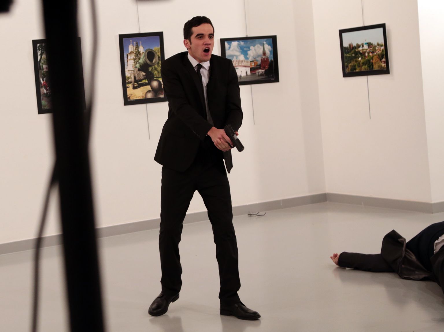 22-aastane Mevlüt Mert Altıntaş tappis 2016. aastal Vene suursaadiku Andrei Karlovi.