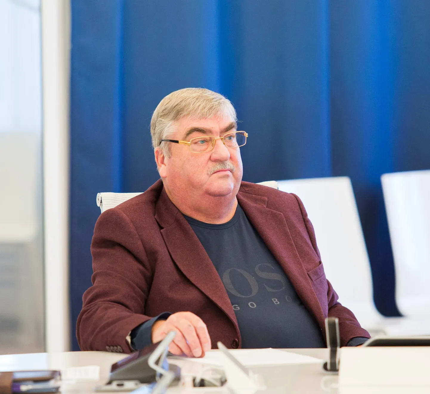 Suri Olev Puldre.