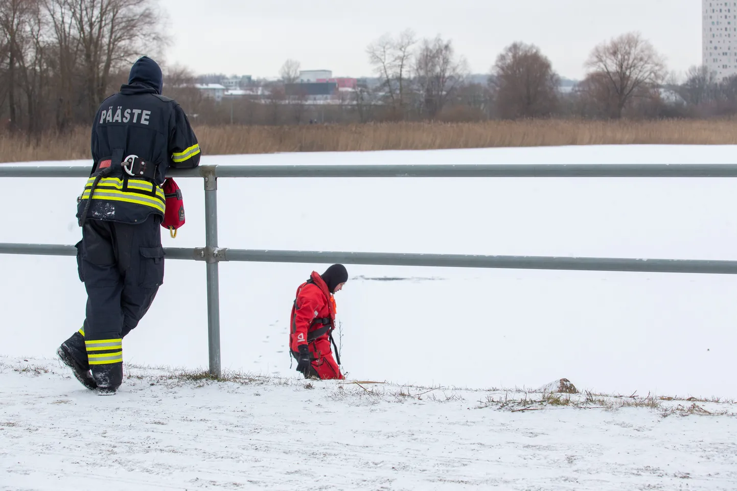 Спасатели не советуют выходить на неокрепший лед.