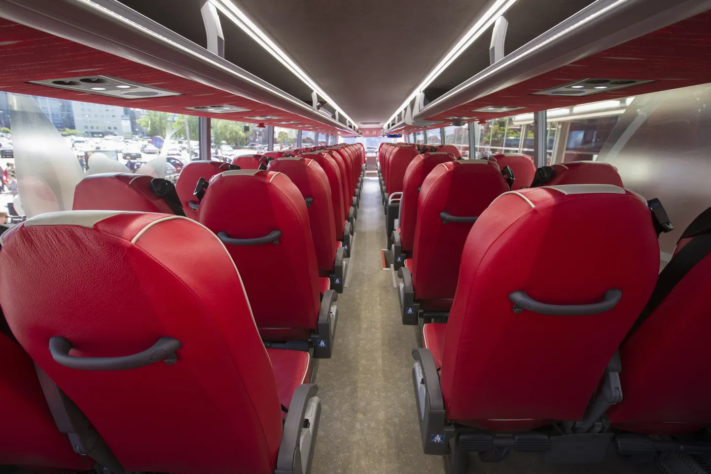 Punased istmed on Superbusi kuvandi üheks osaks.