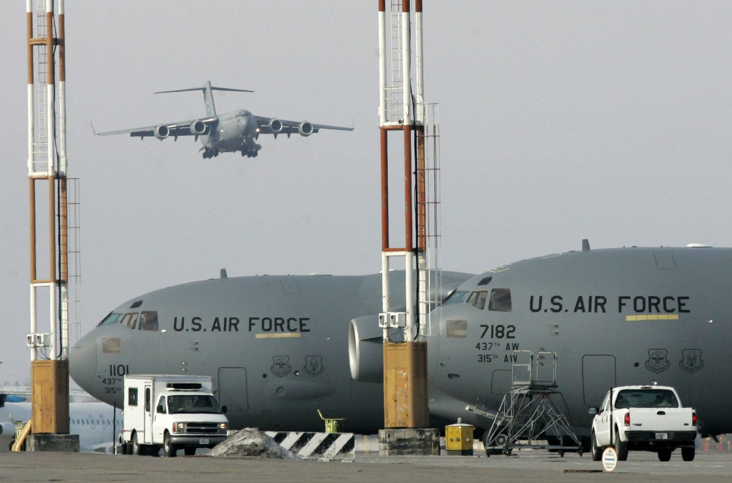 Ameerika Ühendriikide õhujõudude lennukid Kõrgõzstanis Manasi lennubaasis.