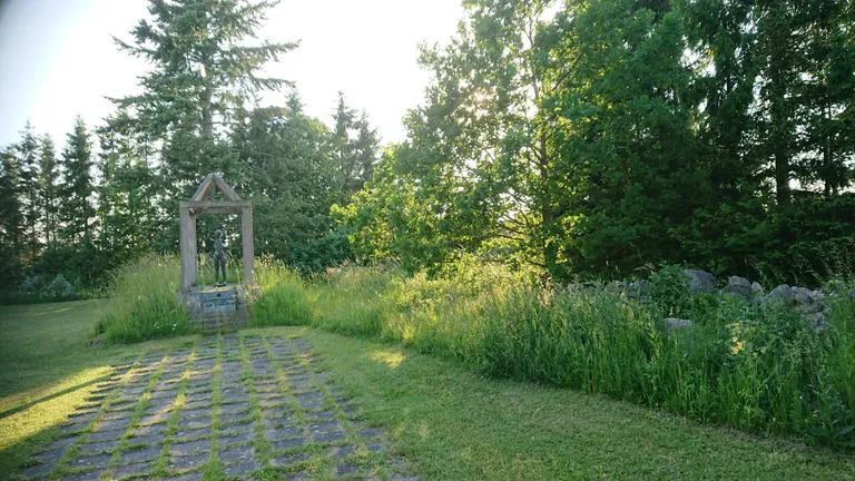 Tornimäe surnuaed.