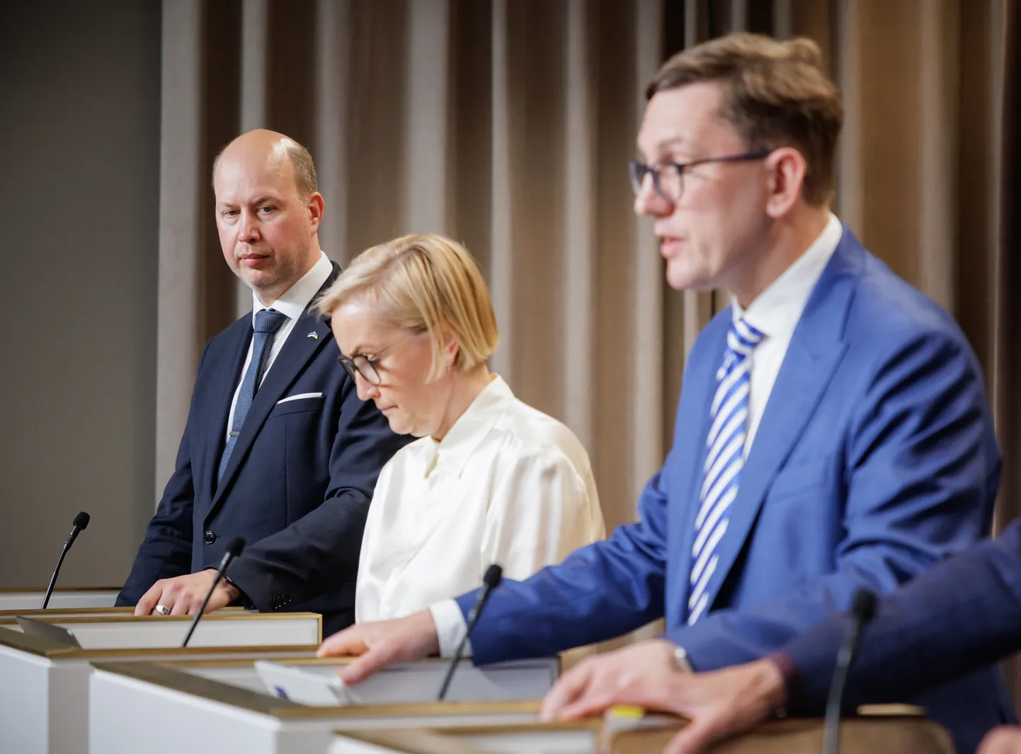 Valitsuse pressikonverentsil Igor Taro, Kristina Kallas, Kristen Michal.
