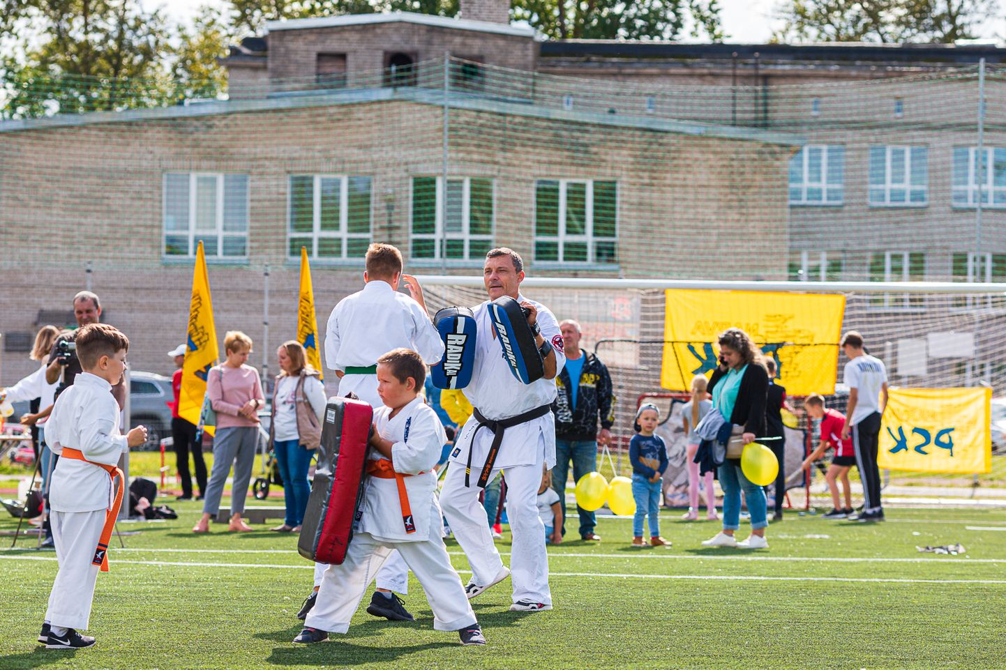 Karatetreener Šamil Guseinov on üks neist, kes edendab Narvas laste ja noorte sporditegevust.