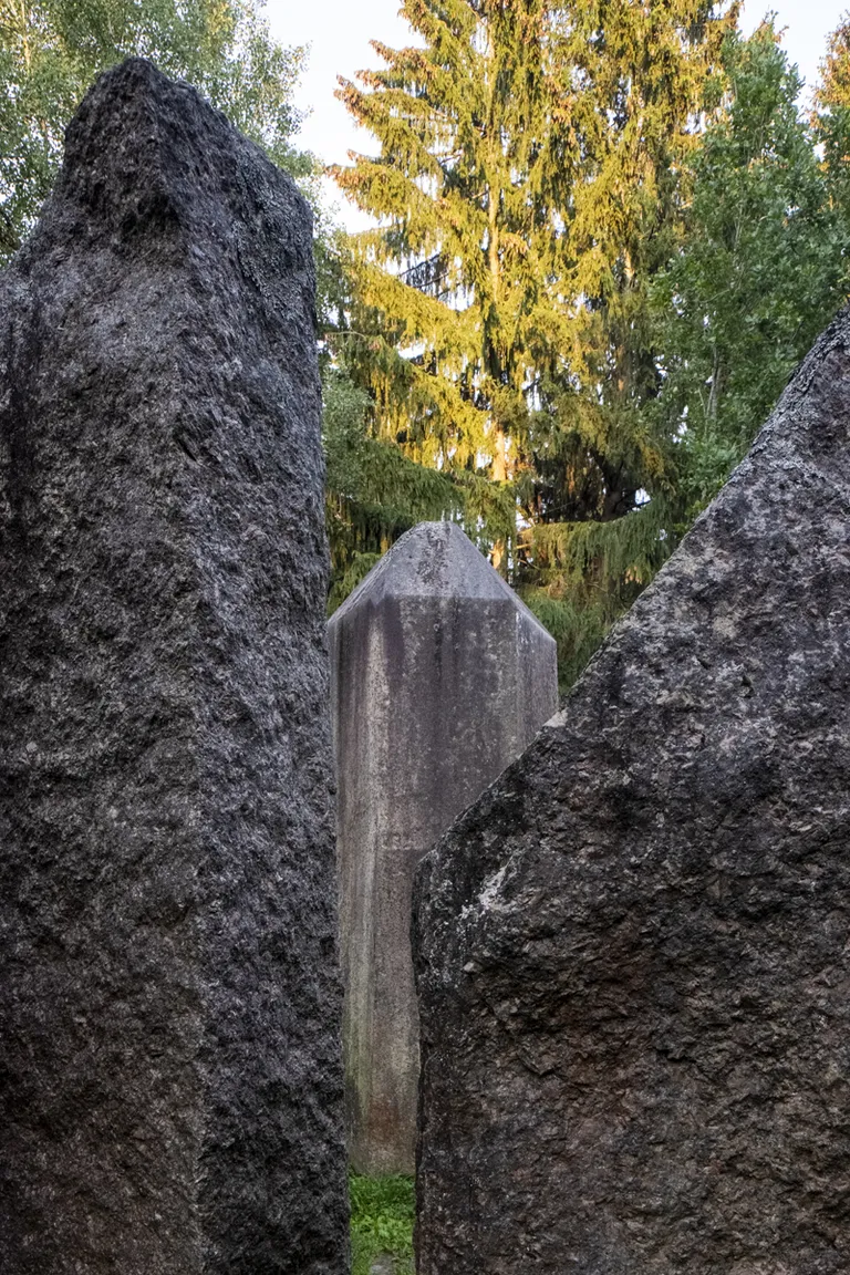 Ülo Stööri ja Renaldo Veeberi «Sakalamaa kaitsjatele 1217–1223» Lõhaveres.