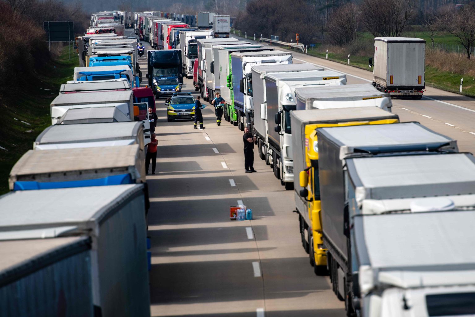 Пробка из грузовиков на автобане А4, в 40 километрах от немецко-польской границы. Фото иллюстративное