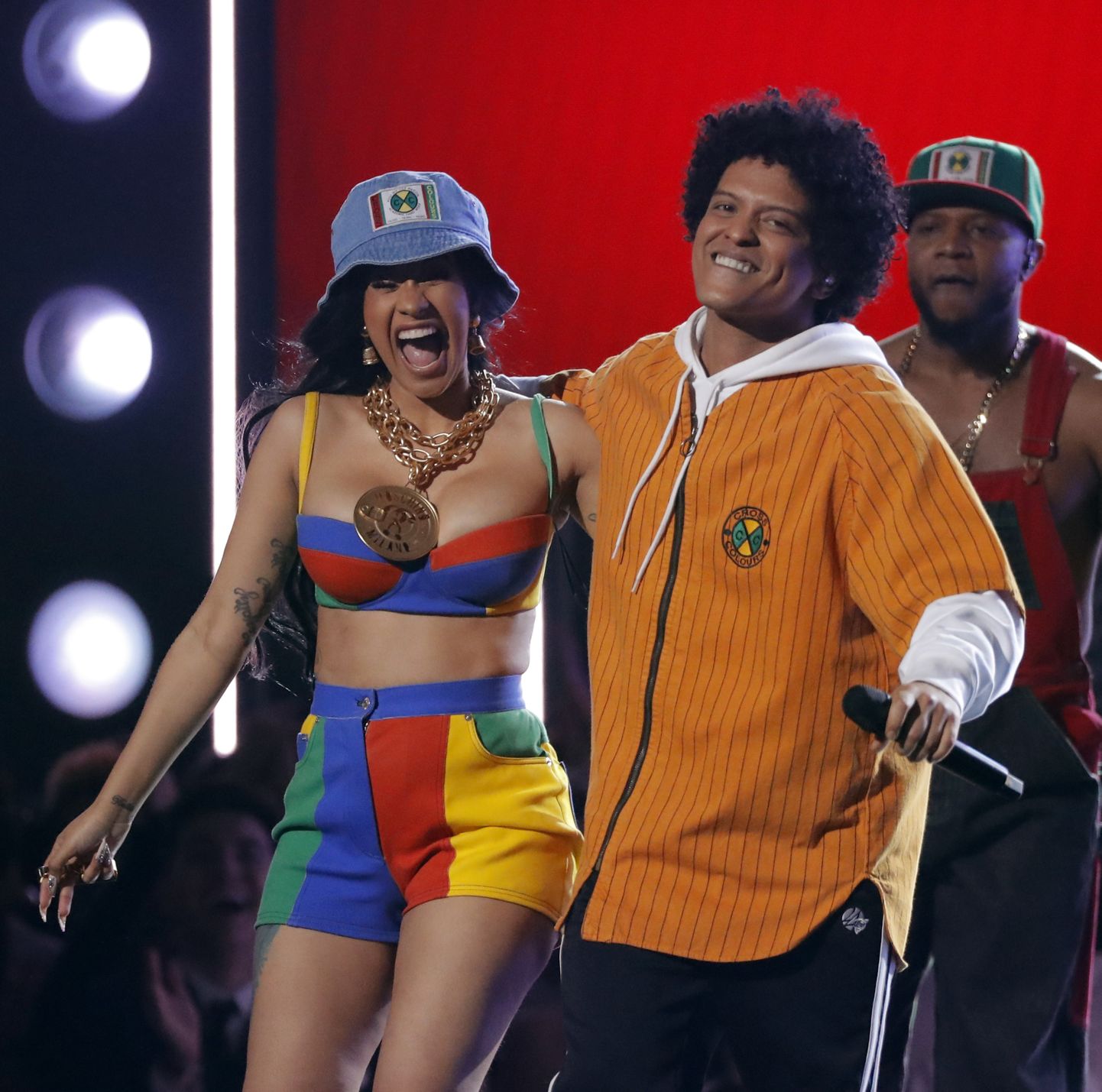 60th Grammy auhindade galal esinemas Cardi B and Bruno Mars.