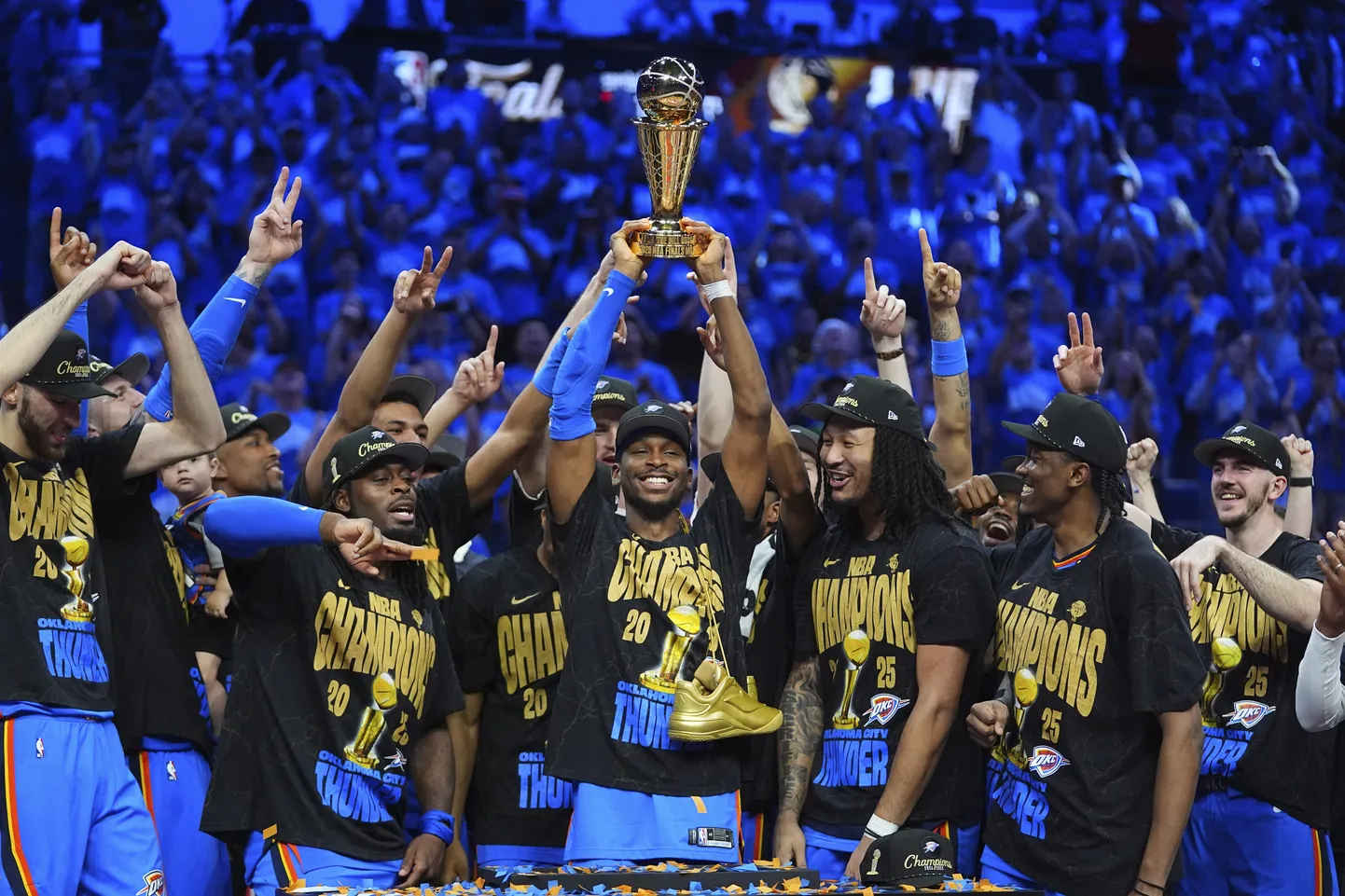 Oklahomasitijas "Thunder" basketbolistu svinības.