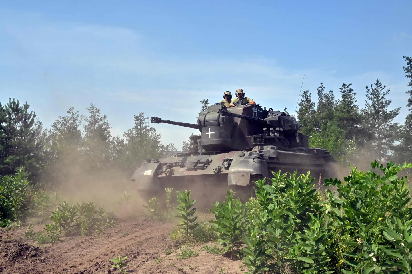 Ukraina sõjaväelased õhutõrjekahuril Gepard.