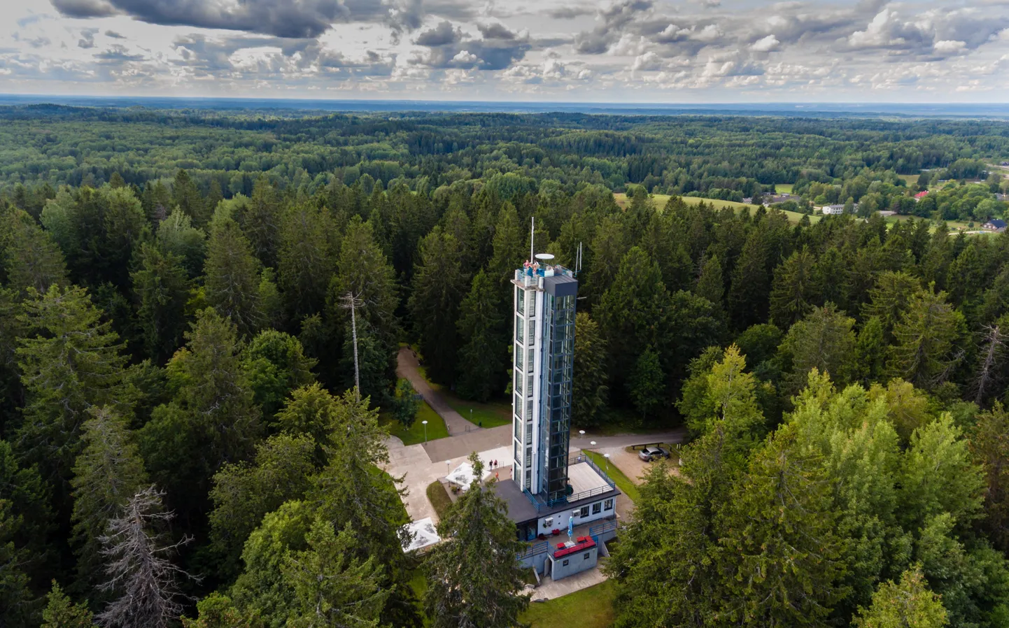 Suur Munamägi ja sealne vaatetorn