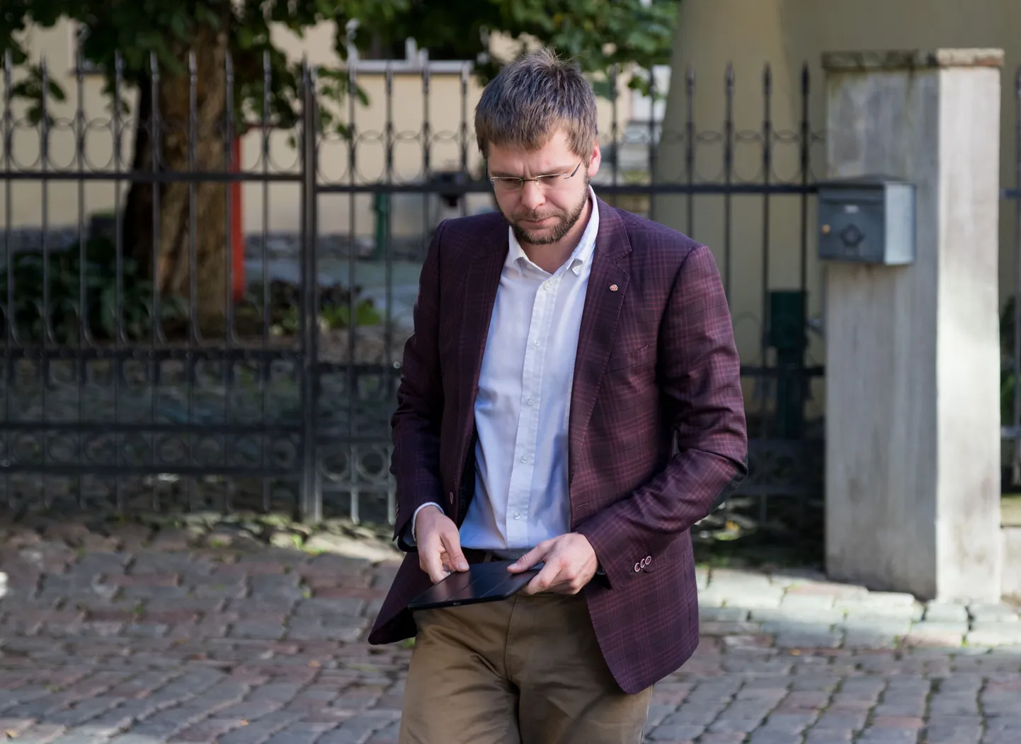 Töö- ja terviseminister Jevgeni Ossinovskil tuli kolmapäeval Stenbocki majas käia selgitusi jagamas, kuidas haigekassa kriisiga hakkama saada.