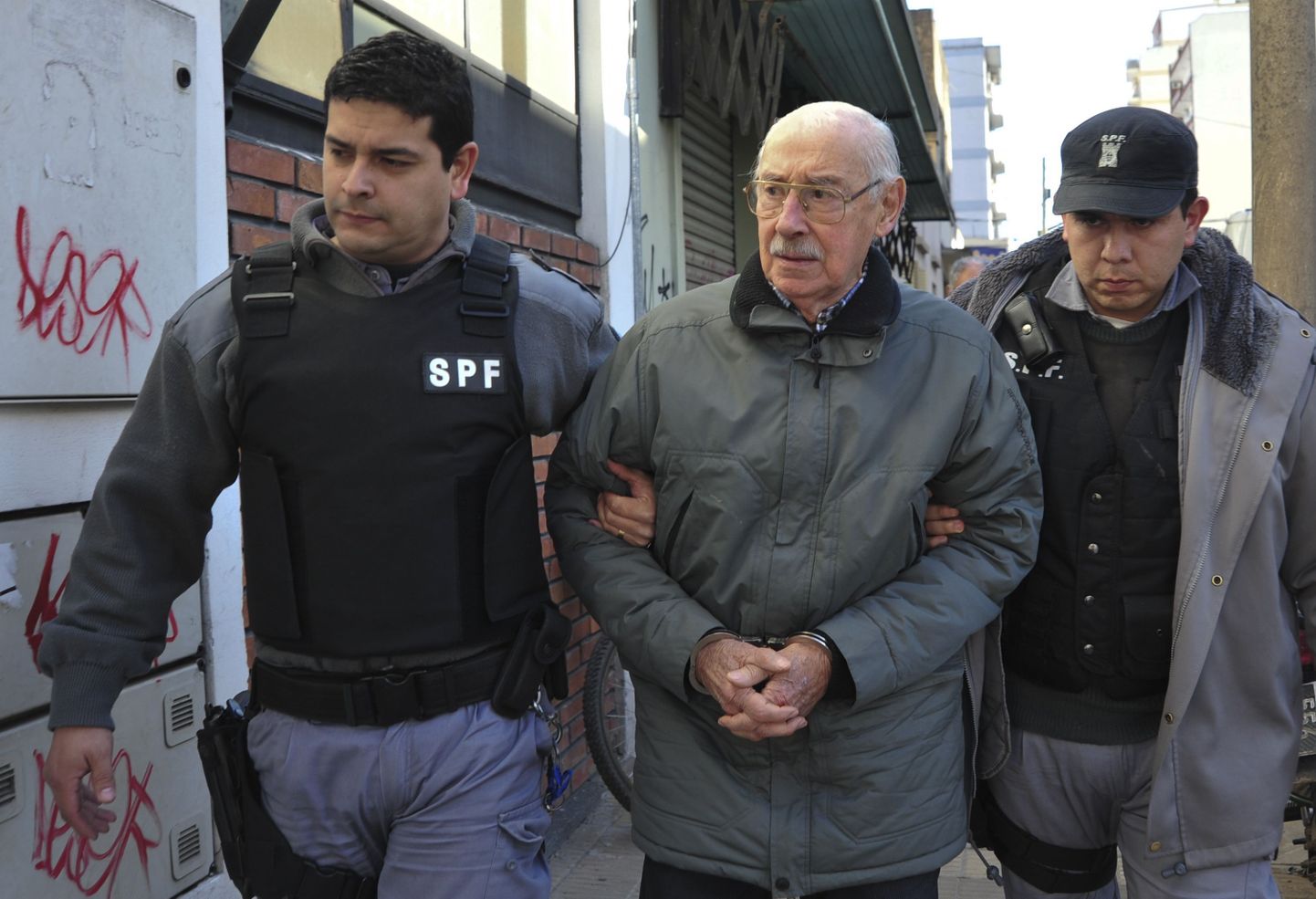 In this photo taken July 13, 2012, former Argentine dictator Jorge Rafael Videla is escorted to a courtroom in Buenos Aires, Argentina, Videla died of natural causes Friday, May 17, 2013, while serving life sentences at the Marcos Paz prison for crimes against humanity. He took power in a 1976 coup and led a military junta that killed thousands of his fellow citizens in a dirty war to eliminate "subversives." Videla was 87. (AP Photo/Enrique Garcia Medina) / SCANPIX Code: 436