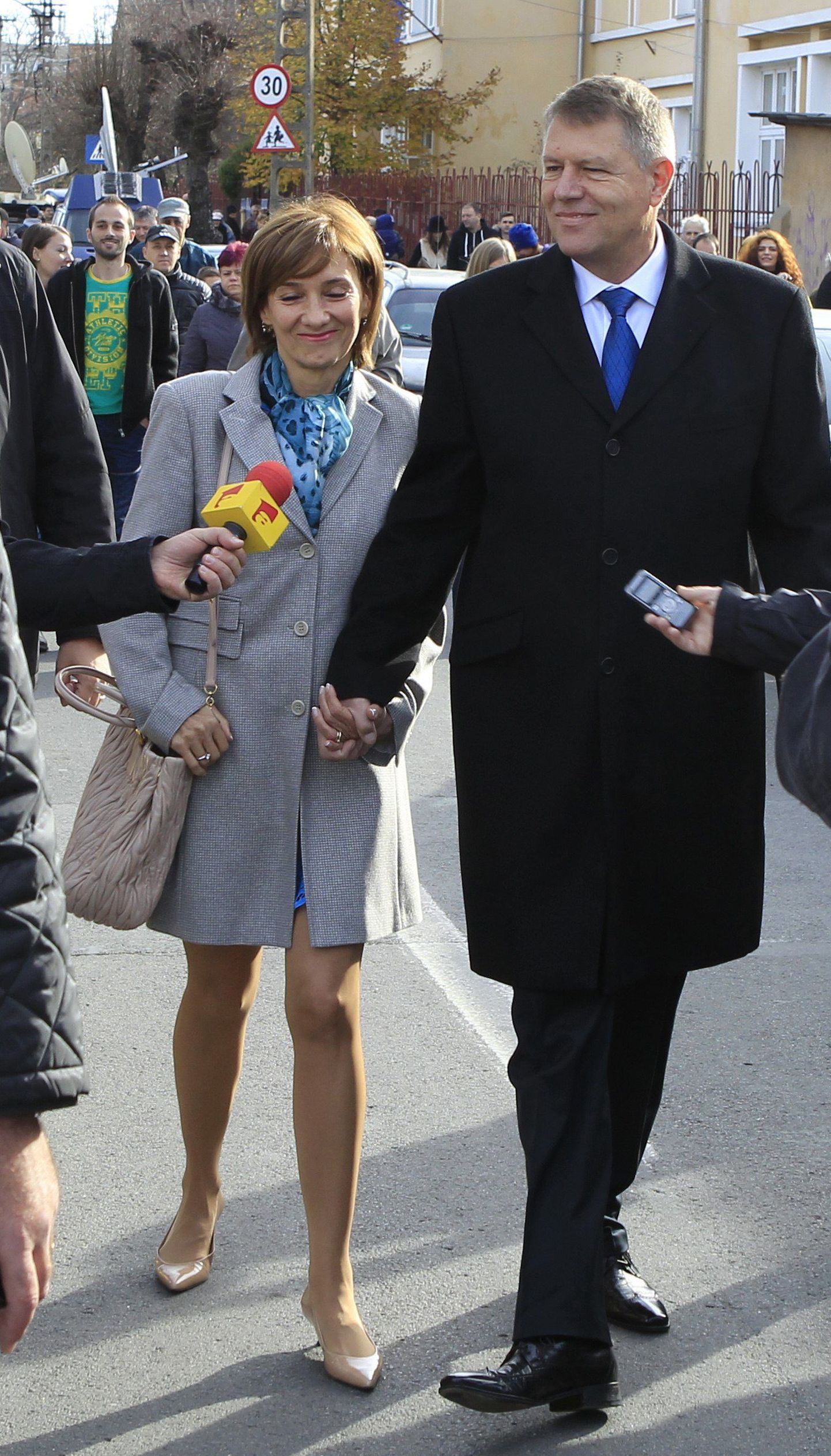 Konservatiivide kandidaat Klaus Iohannis abikaasa Carmeniga.