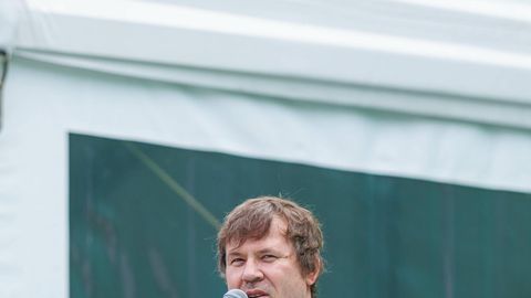ÜKS KÜSIMUS ⟩ Kas terrassilaua paigaldamisel käivad sooned alla või pealepoole?