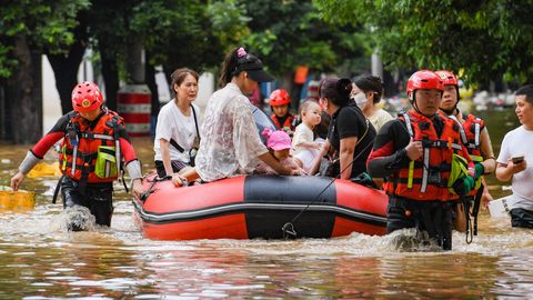 VIDEO ⟩ Hiinas suri üleujutuse tagajärjel kuus inimest