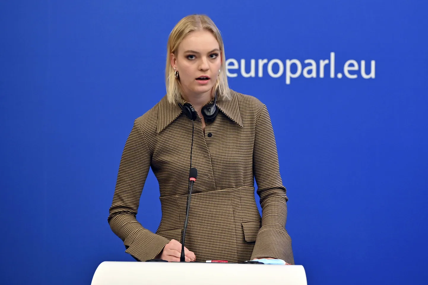 Venemaa opositsioonijuhi Aleksei Navalnõi tütar Darja Navalnaja esinesmas 15. detsembril Starsbourgis Euroopa Parlamendis. 
Ta võttis vastu ta isale antud Sahharovi mõttevabaduse auhinna