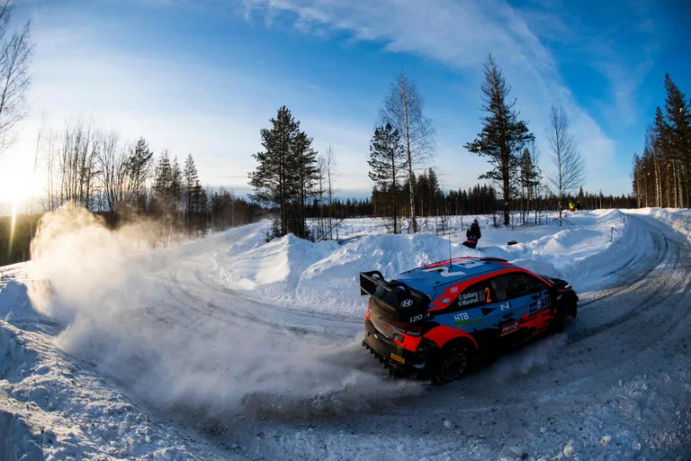 Oliver Solberg ja tema britist kaardilugeja Sebastian Marshall Arctic Rally 6. kiiruskatsel.