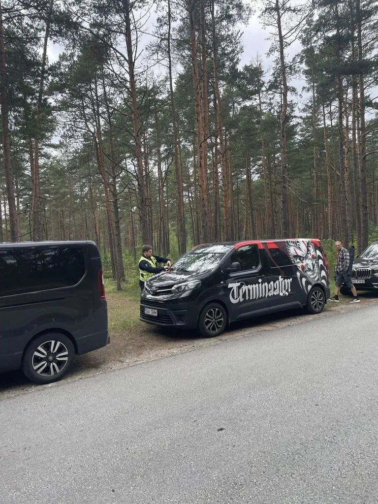 Утверждается, что штраф был обнаружен и на автомобиле коллектива Terminaator.