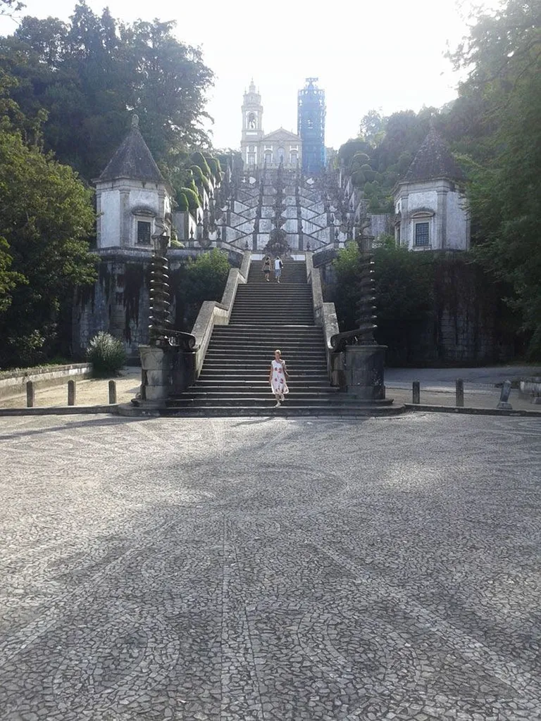 Suurejooneline ja võimas Bom Jesus do Monte pühamu Bragas.