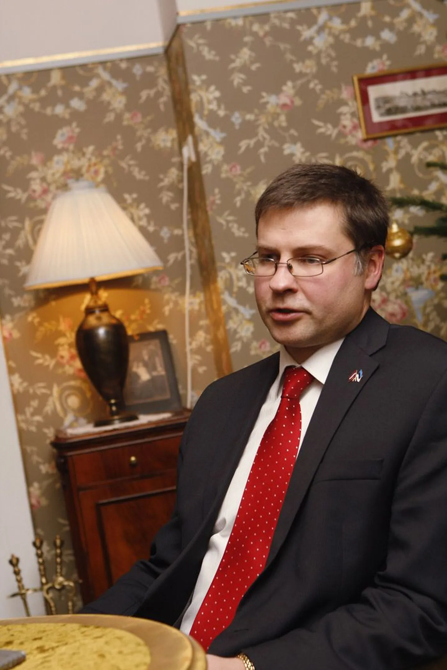 Läti peaminister Valdis Dombrovskis on öelnud, et vene keelele teise riigikeele staatuse andmise referendumi algatamine oli möödunud aasta suurim poliitiline viga nende riigis.
